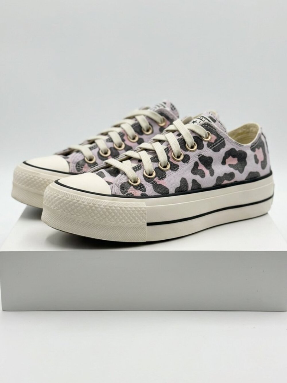 Converse Women's Chuck Taylor All Star Pastel Leopard Platforms - Size 5